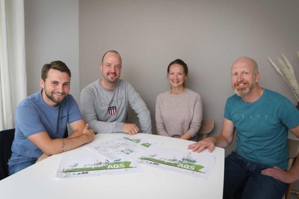 Fra venstre: Salgssjef Viktor Finseth i Moen Marin, teknisk sjef Kristian Hjertvik, prosjektleder Lena Einseth og daglig leder Ove Løfsnæs i AQS.