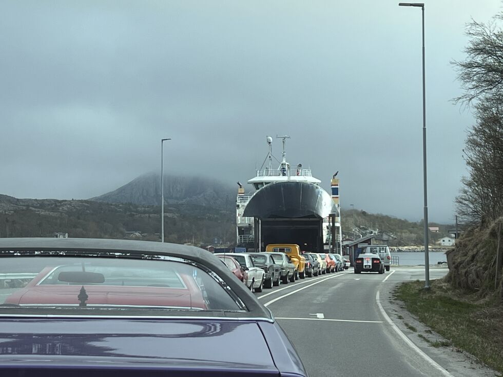 Nå blir det normal trafikk over lekafjorden igjen.
 Foto: Lillian Lyngstad