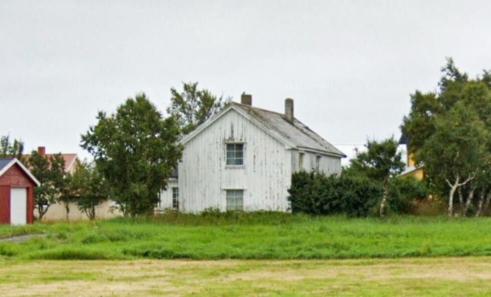 Huset med tømmer fra slutten av 1700-tallet anses ikke å ha regional eller nasjonal verdi og kan rives.
 Foto: Google Maps