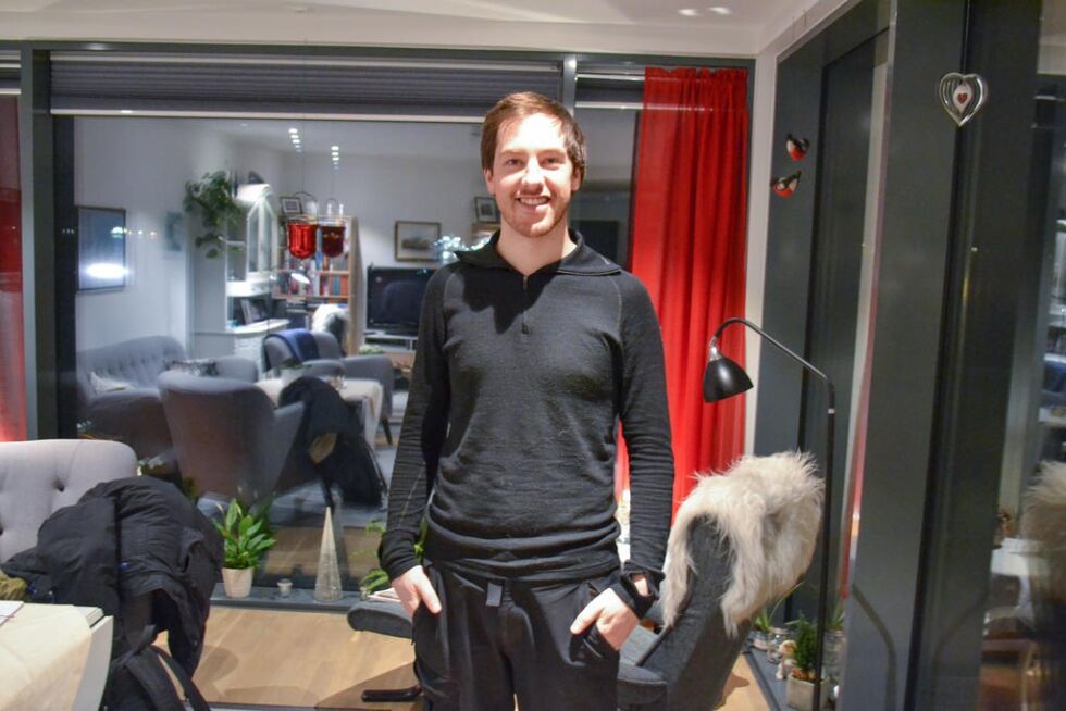 Her ser du 26 år gamle Kristoffer Barrett Ronning (Rønning) som kom på besøk til Rørvik for å finne ut mer om anene sine.