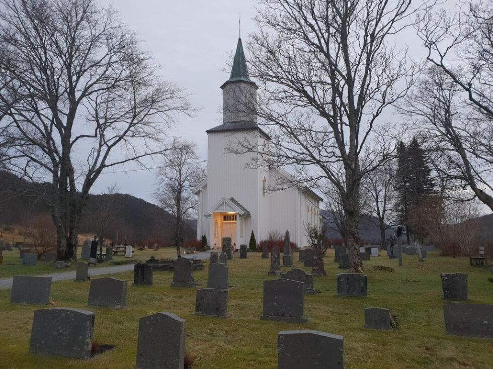 Gravvik kirke ble bygd i 1875.
 Foto: arkiv