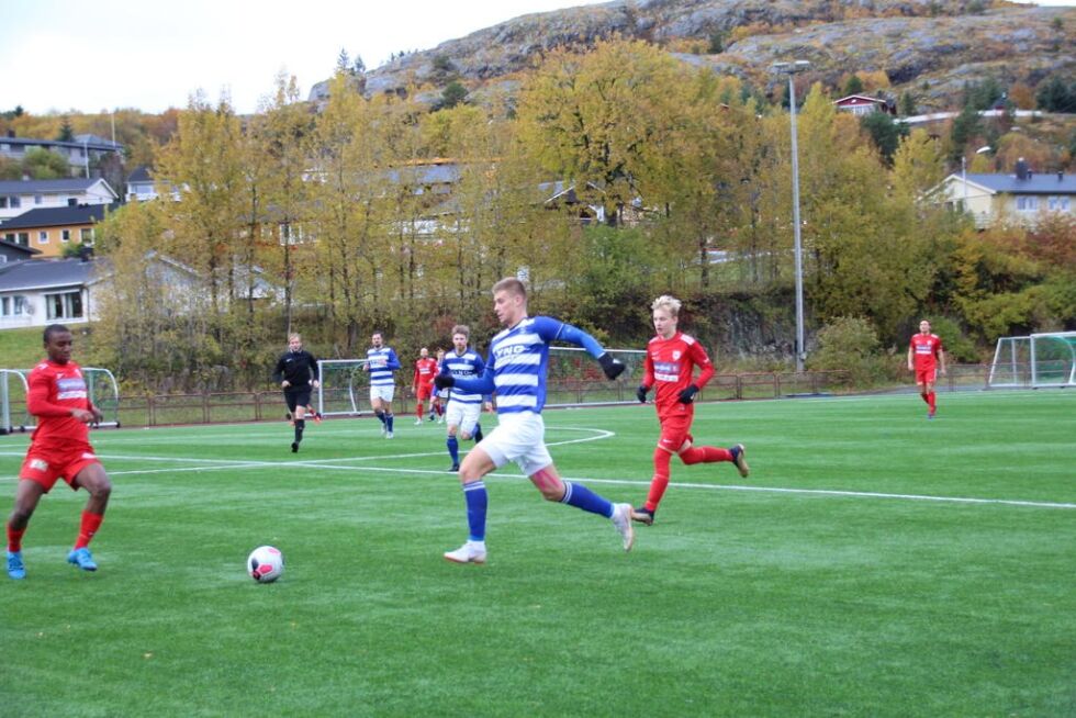 Vanvik kjemper hardt for berge plasseringen på tabellen, men måtte se seg slått av Rørvik.
