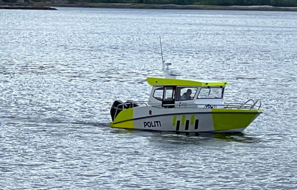 Båtkontroll i sommervær