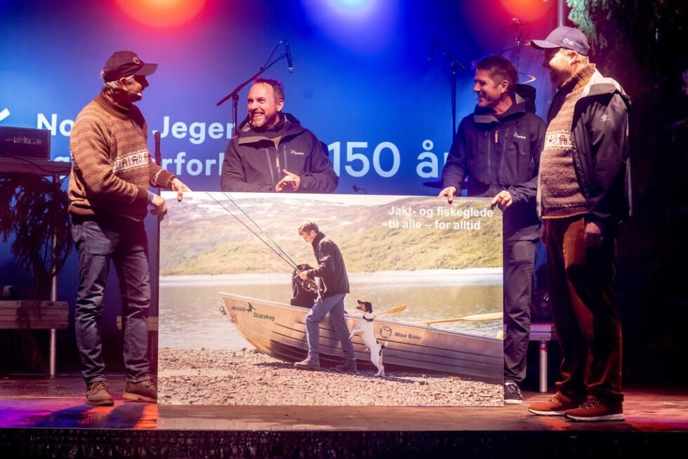 Foto (f.v.): Eldar Berli (generalsekretæ i NJFF), Gunnar Lien (adm.dir i Statskog), Trond Gunnar Skillingstad (komm.sjef i Statskog) og Knut Arne Gjems (leder i NJFF)
 Foto: Torgeir W. Skancke