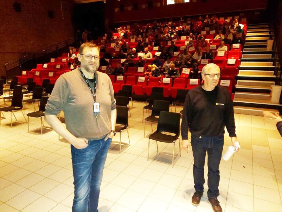 Kultursjef (f.v.) Tom Løkken Antonsen og Edvard Neerland tok i mot flere til bilfilmen Børning 3. Korona-begrensingene er litt lettet fr nå.