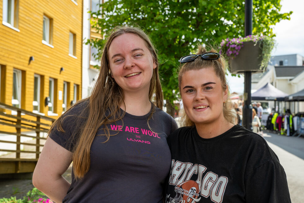 Sigrid Solsem og Ellen Olsen klare for en lengre spasertur.
 Foto: Synnøve Hanssen