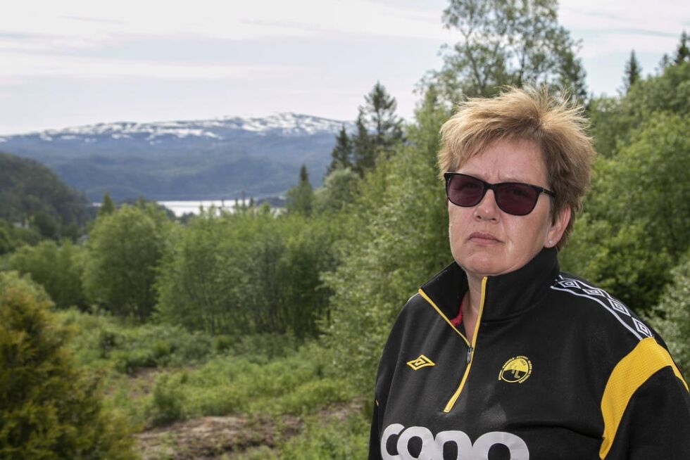 Anne Laugen, leder for Kolvereid IL fotball, er alt annet enn imponert over kommunestyret i Nærøysund kommune som med et pennestrøk satte klubben langt ned på prioriteringslisten til spillemidler.