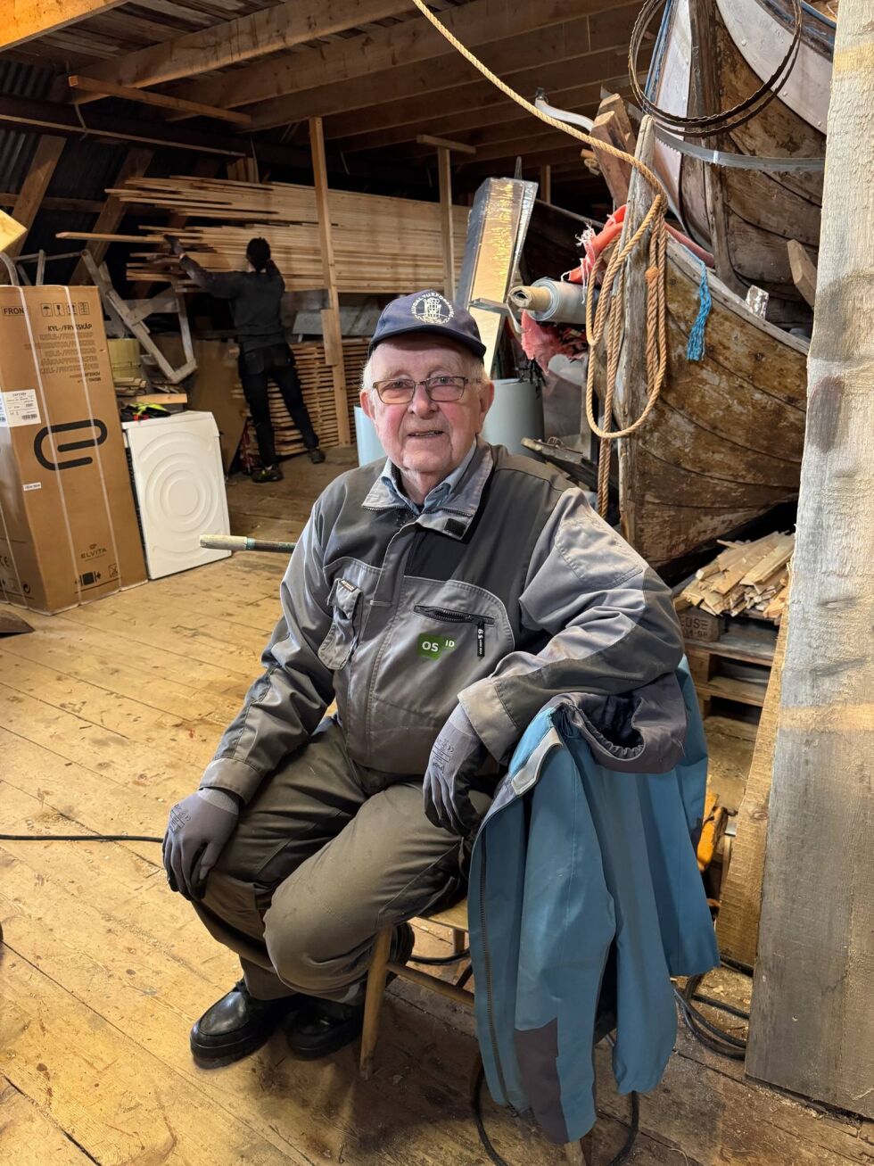 Leif Bakken har kjørt 40 mil for å være med på dugnad.
 Foto: Kystmuseet i Nord-Trøndelag