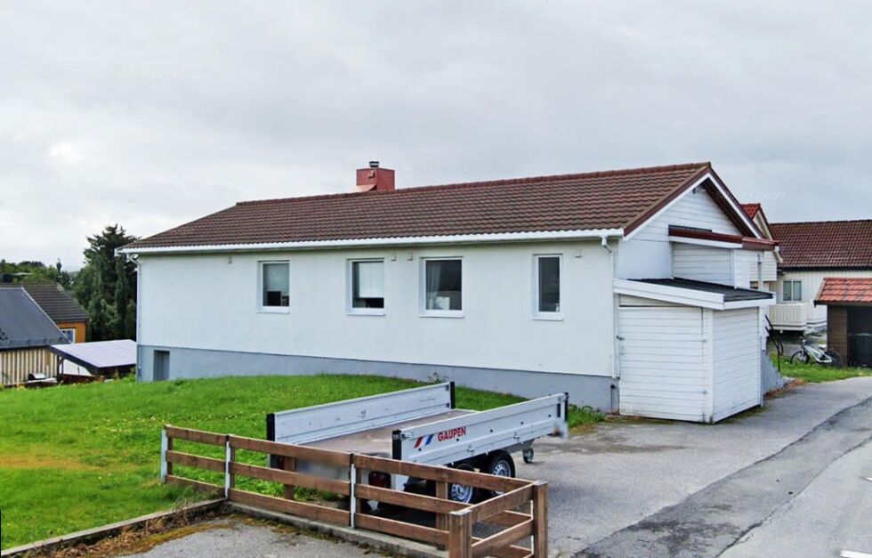 Kirkegata 13 på Rørvik ble solgt for 3 millioner kroner.
 Foto: Google Street