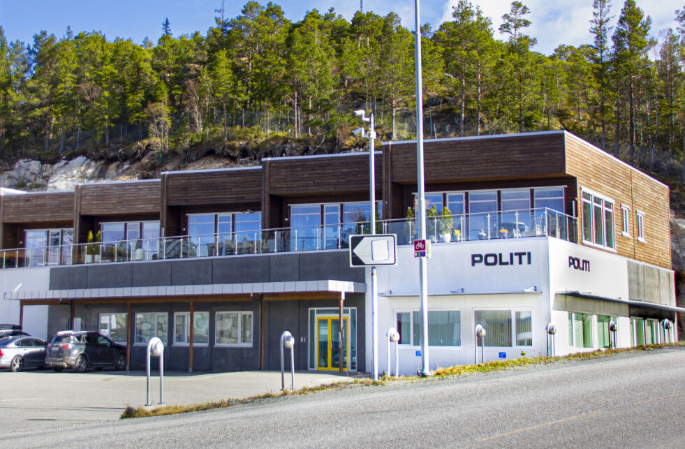 Stasjonen på Kolvereid har omsider fått navnet Nærøysund politistasjon.
 Foto: Rafet Daban (arkiv)