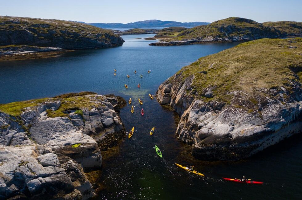 Ute i skjærgården finner man mange fine øyer å holmer man kan padle mellom.
 FOTO: Eivind Brækkan Engstad - Eivinj.com
