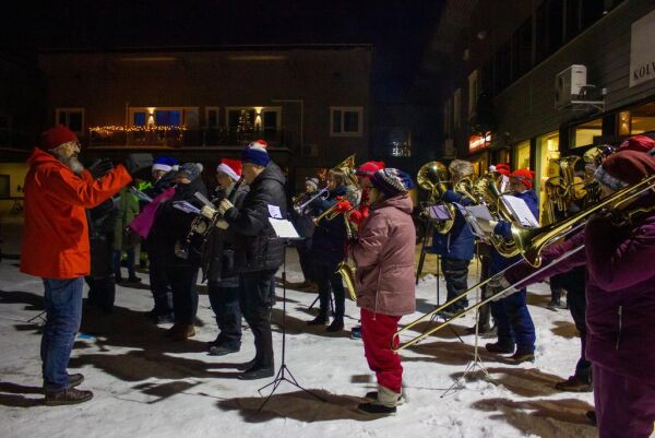 Julegrantenning på Kolvereid