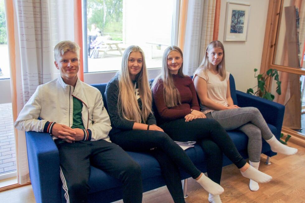 Hallgeir, Ida Bertine, Sofie og Ermin Sofie har ingen problemer med å snakke varmt om Val videregående skole.