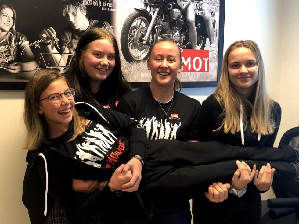 Unge Motivatorer fra Rørvik skole vil være med på arrangementet og dem møter du når du løser billett. Fra venstre Emma-Sofie Nordheim, Annine Valø, Nora-Elise Olsvik og Maria Williksen.