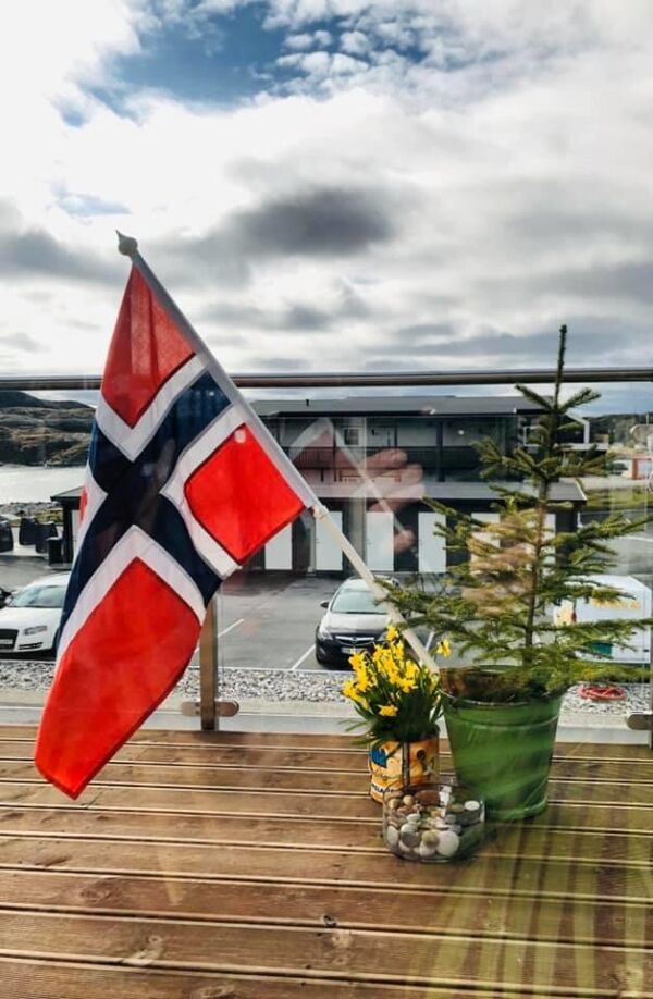 Nasjonaldag med glimt av sol