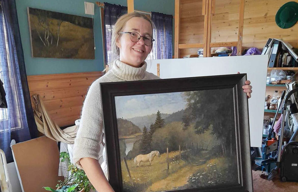 Monika Helgesen har gitt et av sine malerier til Bindal kommune i forbindelse med årets TV-aksjon.
 Foto: Privat