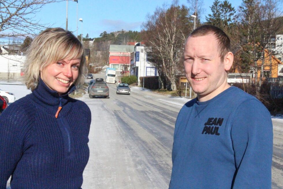 Planlegger Ragnhild Wendelbo Melgård og avdelingsingeniør Alexander Båfjord håper mange tar turen innom rådhuset førstkommende mandag.