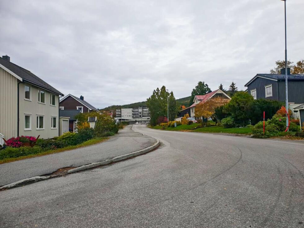 Beboere i Bjørkåsvegen føler seg utrygge med all tungtrafikken som passerer.