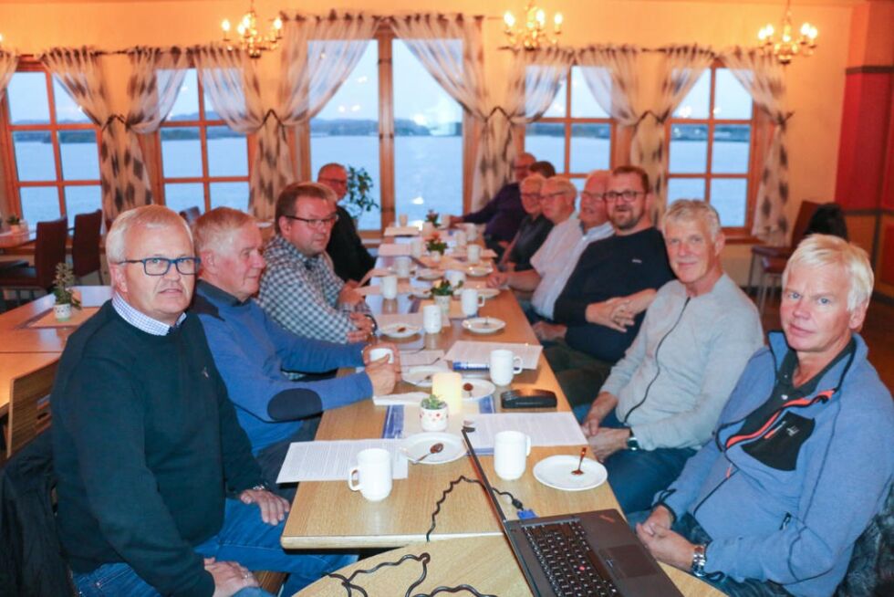 Medlemmene i Rørvik Rotary møtes hver onsdag til møte. Da tas det opp ulike tema. Onsdag denne uken så var det Thor Morten Solheim (foran til høyre) som var gjest. Han presenterte virksomheten til sin arbeidsgiver, KLP.