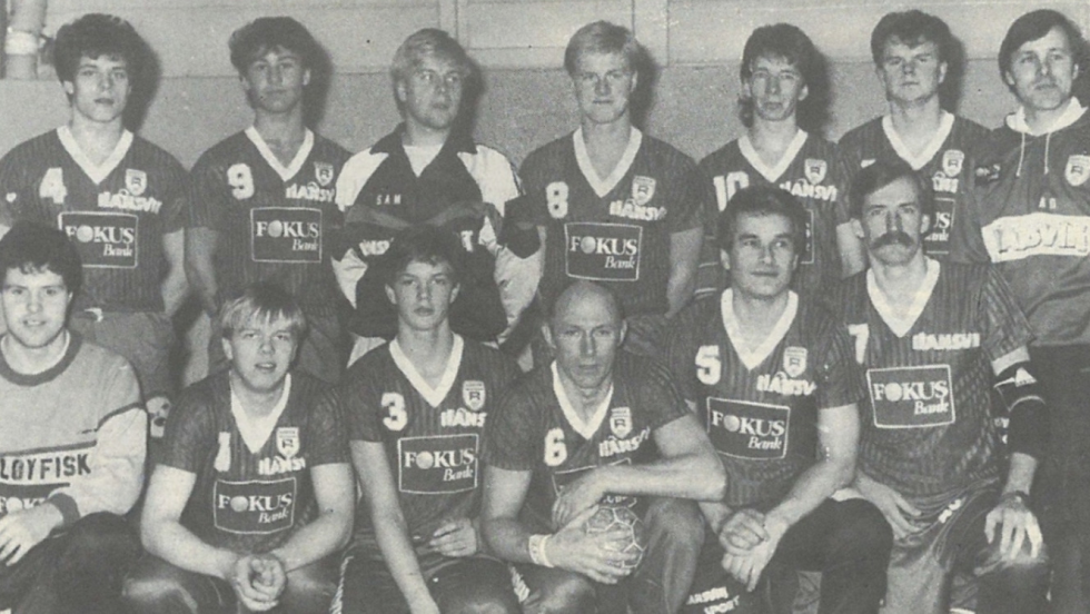 Bak fra venstre Svein Kåre Lindstrøm, Gunnar Hemming, Stig Myhre, Harry Myhre, Olav Kalvik, Cato Aarthun, Andrezej Druzkowski (trener). Foran: Bjørn Hunnestad, Gisle Langli, Mads Arve Moe, Åge HestvikArnfinn Grydeland og Tor Larsen.
