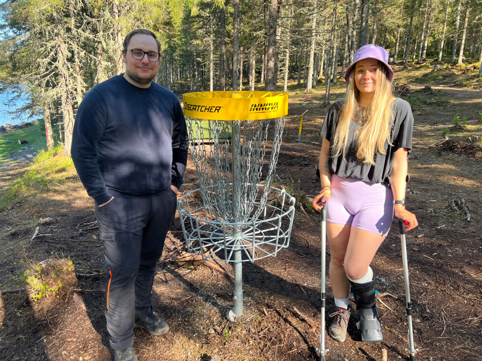 Bård Atle Aasen og Maren Berg er to av de som går i bresjen for å starte en diskgolfklubb.