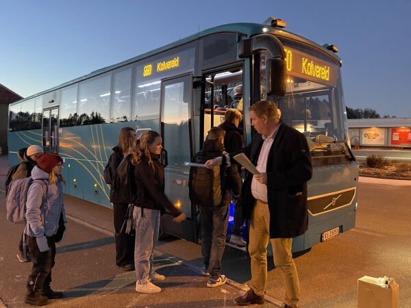 Delte ut reflekser til elever
