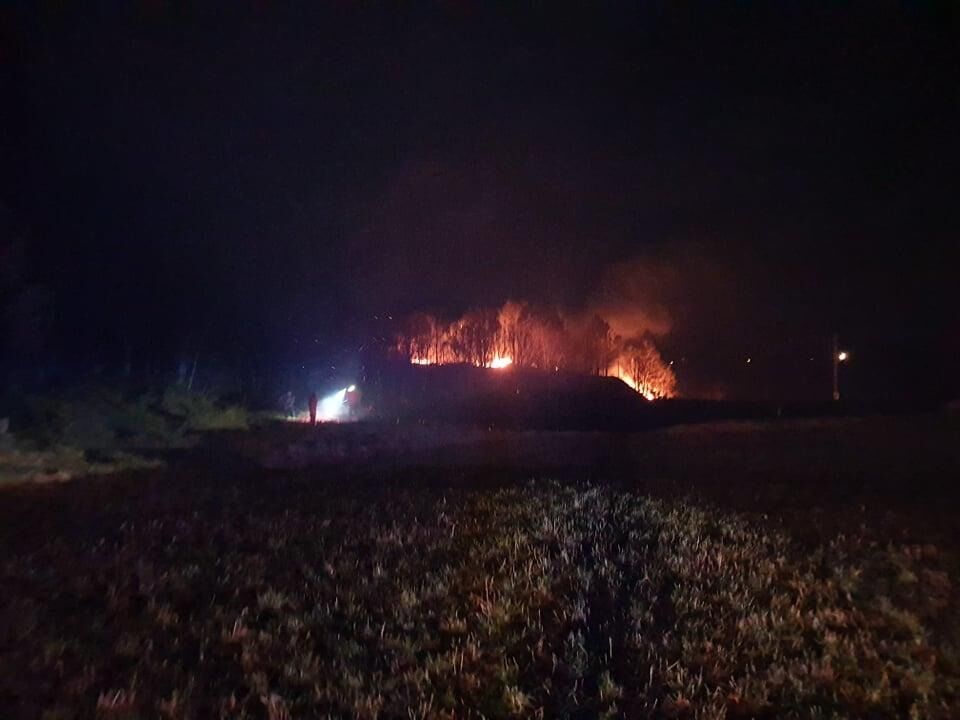 Det brant heftig et steinkast unna bebyggelsen.
 Foto: privat