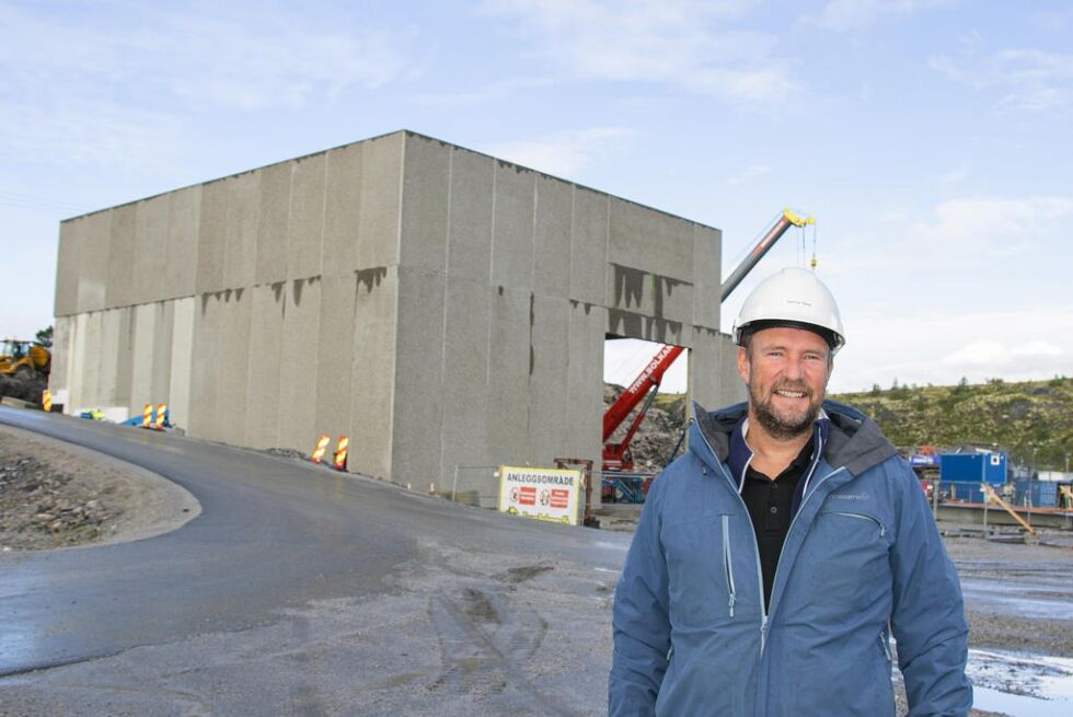 Kjell Ivar Sørøy, daglig leder ved Rørvik Marina, ser frem til at lagerbygningen åpner for drift 1.oktober.