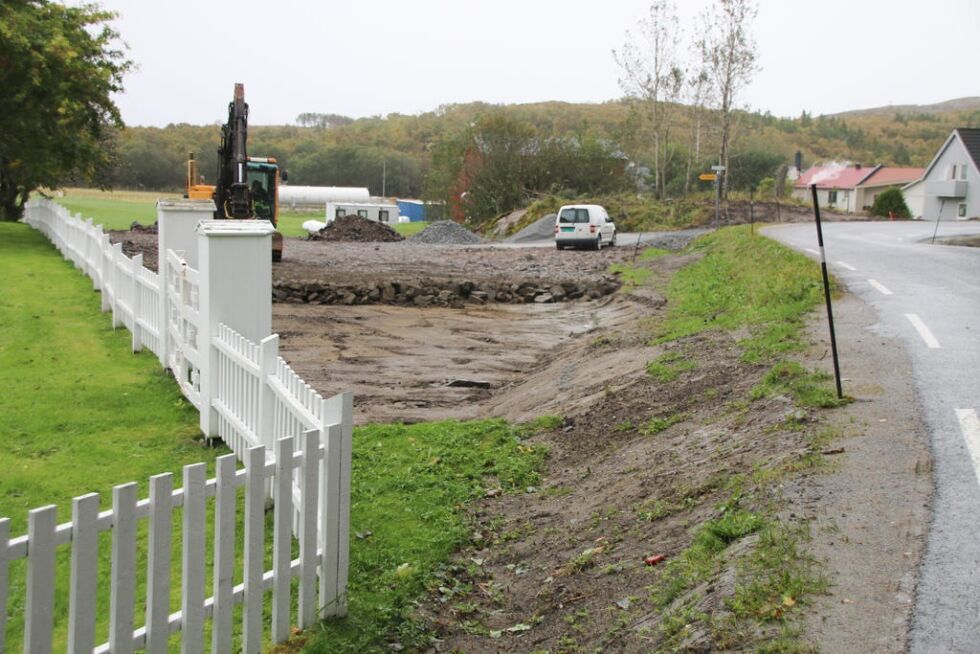 Om et par uker vil den nye parkeringsplassen ved kirkegården på Garstad stå ferdig. Dette arbeidet er finansiert av festeavgiften på kirkegårdene.
