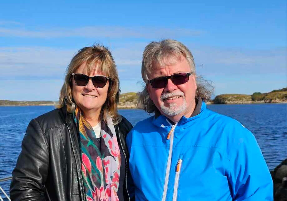 Mirakelpredikant Tom Roger Edvardsen har tatt med seg kona og flyttet hjem til Rørvik, etter 45 år med base lenger sør i landet.
 Foto: Privat