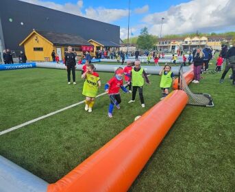 Fotballskole for 100 barn