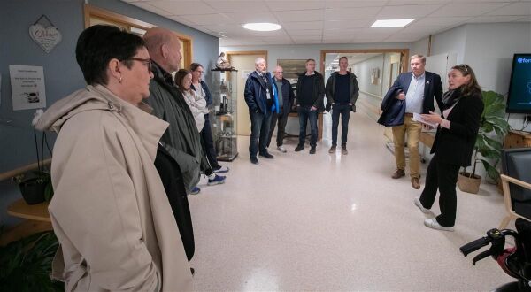 Formannskapet ut på besøk for å se og lære