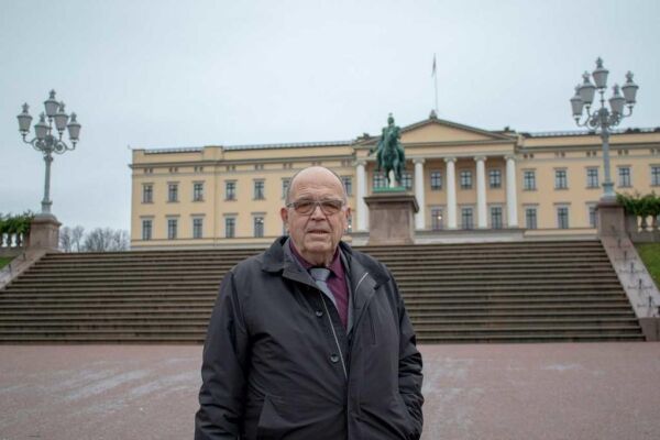 Aage holdt tale for Kongen