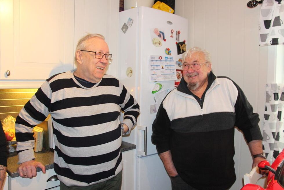 De to kokkeveteranene har jobbet mange år sammen og trives i hverandres selskap.