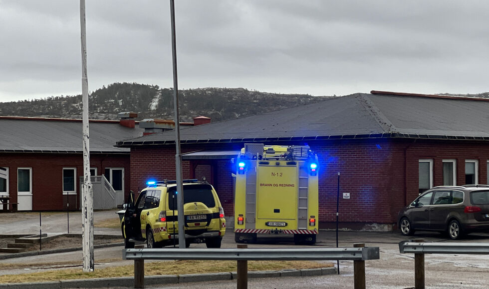Brannvesenet rykket ut til helsehuset på Kolvereid.
 Foto: Lillian Lyngstad