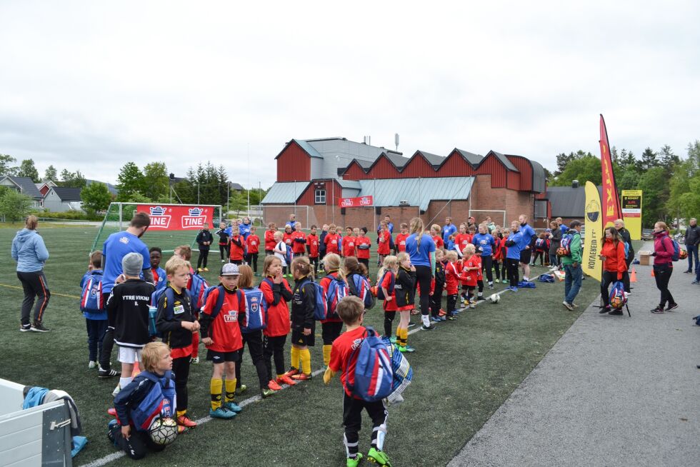 I 2019 ble Kolvereid Idrettslag kåret til den beste arrangøren av TINE Fotballskole i Trøndelag.
 Foto: Lillian Lyngstad