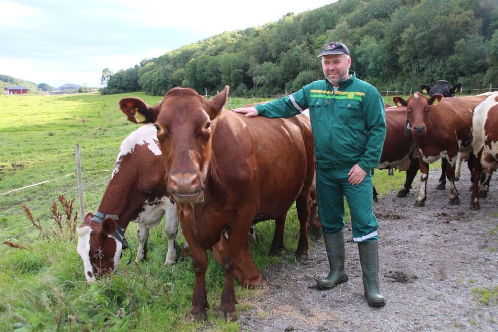 Lars Kirkeby-Garstad i Ytre Namdal produsentlag oppfordrer sine medlemmer og andre dyreeiere i regionen til å bidra til «HUNT én helse»-undersøkelsen.