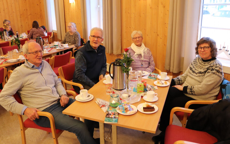 Fra venstre: Åge Nygård, Edgar Normann, Arnhild Nygård og Ellen Holm. Edgar forteller at baptistkirken er som hans andre hjem.
 Foto: Janne Hammarsø