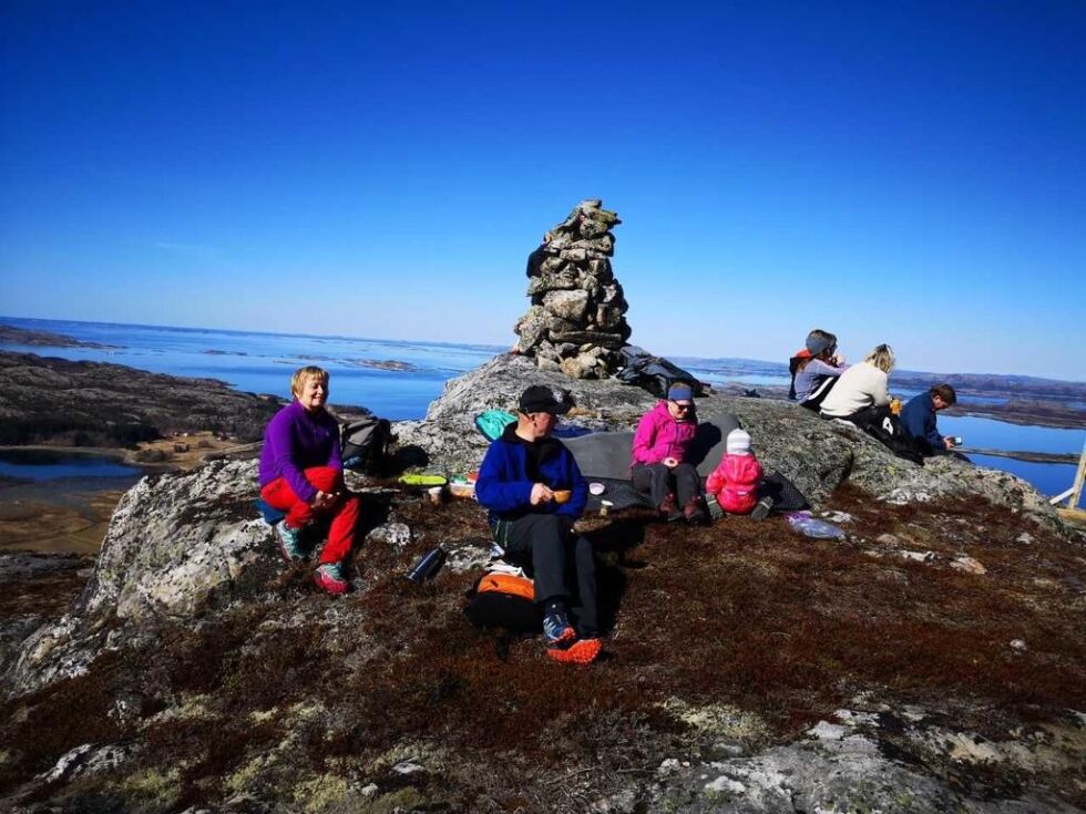 Tur til Steinsfjellet palmesøndag.
 Foto: Elin Horven