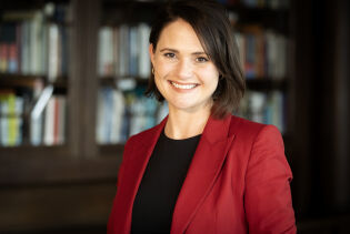 Slik blir de nye reglene for når en ansatt i skolen kan gripe inn fysisk