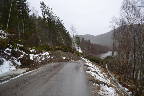 Det er satt opp båtskyss til og fra Sør-Eitran