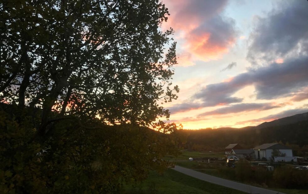 Solen stiger i øst på Bindalseidet klokken 07:24.