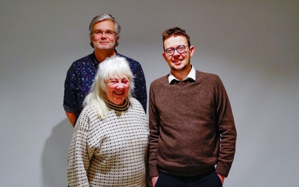 Bindal historielags styre gleder seg til å ta fatt på historiene. Fra venstre: Leder Per-André Johansen, styremedlem Berit Eide og nestleder Andreas Gatare Øvergård. Linda Nygård og Rakel Emelie Helstad var ikke tilstede på stiftelsesmøtet, men er også en del av styret.
 Foto: Privat