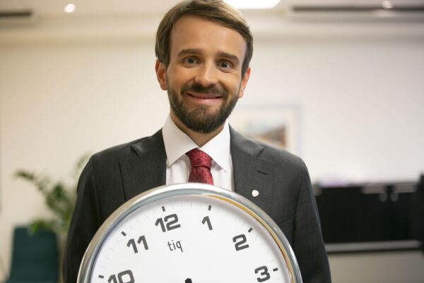 Søndag stiller vi klokka igjen, men hvorfor driver vi egentlig med dette to ganger i året?