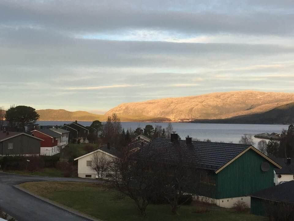 De siste solstrålene på ei stund, viste seg på søndag. Bildet er fra Terråk, og Bindal er som oftest en del av trøndelagsværet.