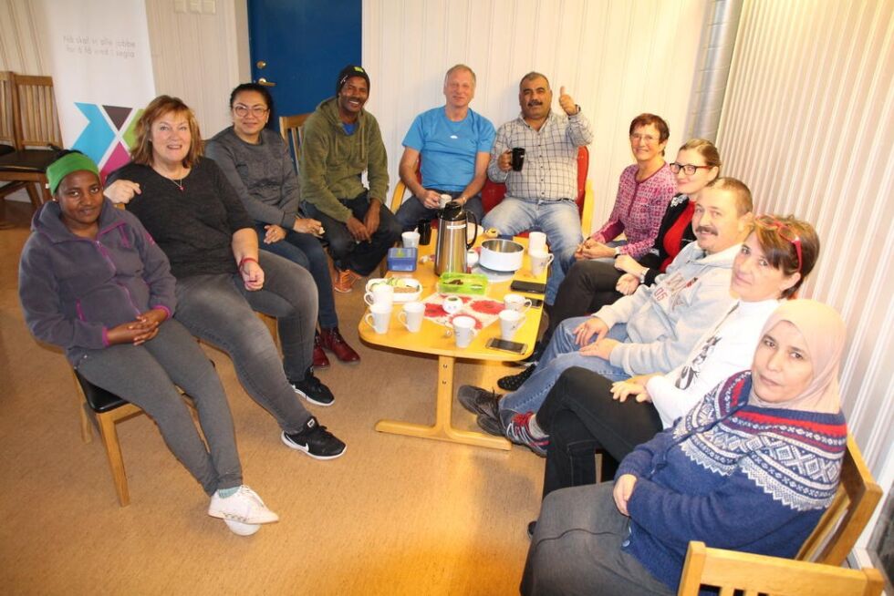 Meskela Gebremedhin fra Eritrea, lærer Ellin Storheil, Amon Amonrat Dybvik fra Thailand, Arregawi Gebrehiwet fra Eritrea, lærer Asle Haldorsen, Jumah Mustafa fra Syria, leksehjelp Sissel Sørhøy, Anna Medzkiewicz fra Polen, Frank Balz og Susanne Balz, begge fra Tyskland, og Mariam Nori Hamdi fra Syria.