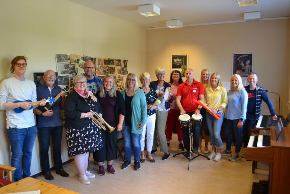 Her er nesten alle av lærerne til det nye prosjektet Kulturtimen. Alle skolene i Nærøy kommune får dette tilbudet dette skoleåret.