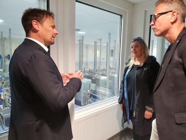 Grønn skipsfart og havbruksnæringa er dagens tema for ministeren