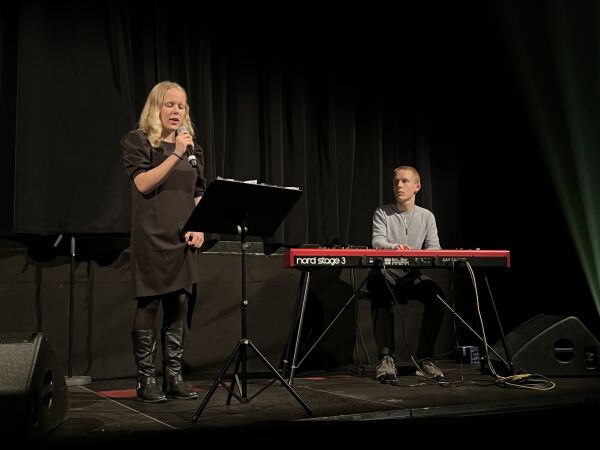 Brynjulf tar med seg sine musikalske arvinger til Nærøya