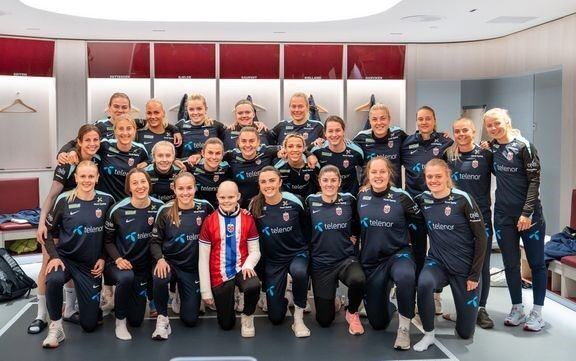 Oppfordrer til å ta på fotballtrøye for å hedre barna som har mistet livet i kreft